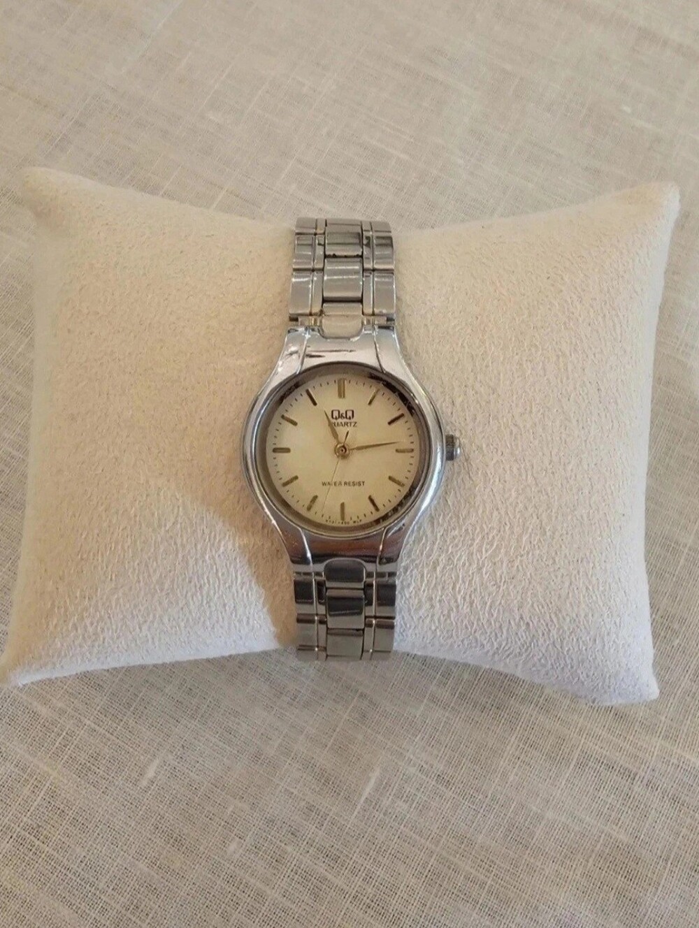 Vintage Q&Q By Citizen Women's Quartz Watch Silver Stainless Bracelet White Dial